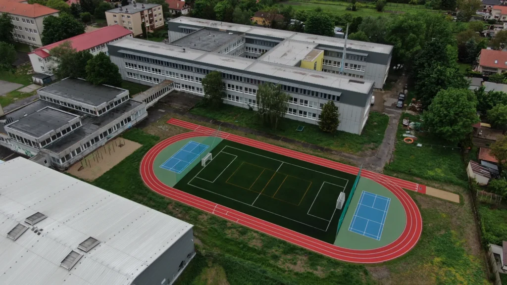 Atletická dráha a multifunkčné ihrisko pri ZŠ