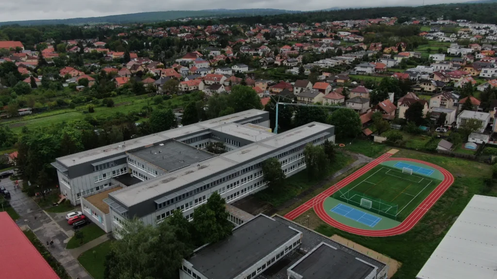 Atletická dráha a multifunkčné ihrisko pri ZŠ