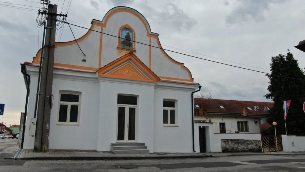 Rekonštrukcia Obecného domu v Máste