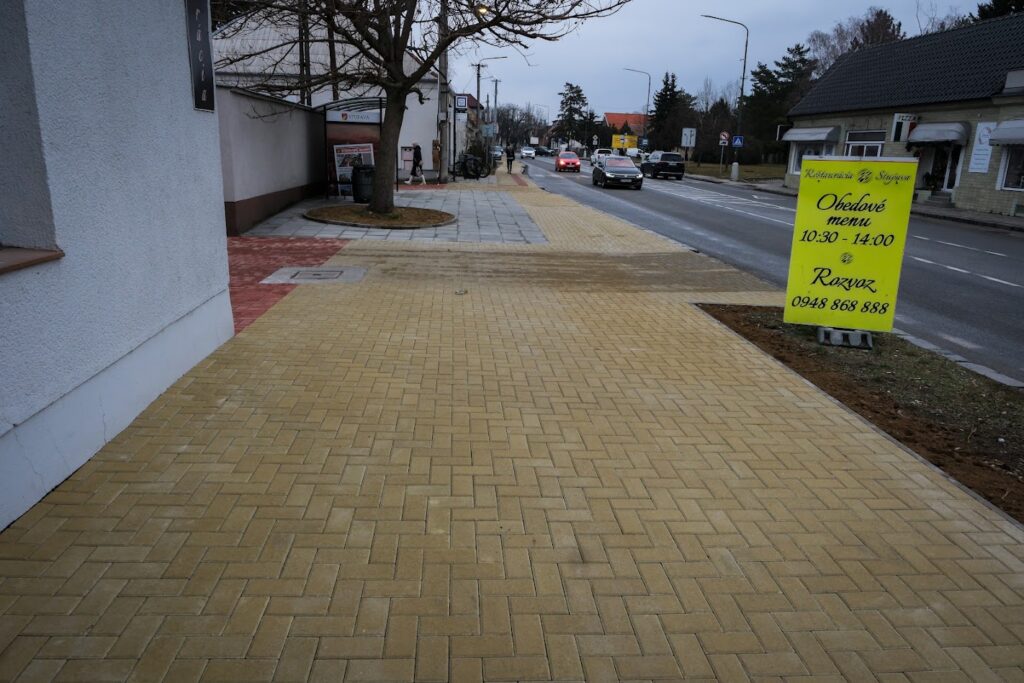 Modernizácia chodníkov v centre Stupavy a Mástu